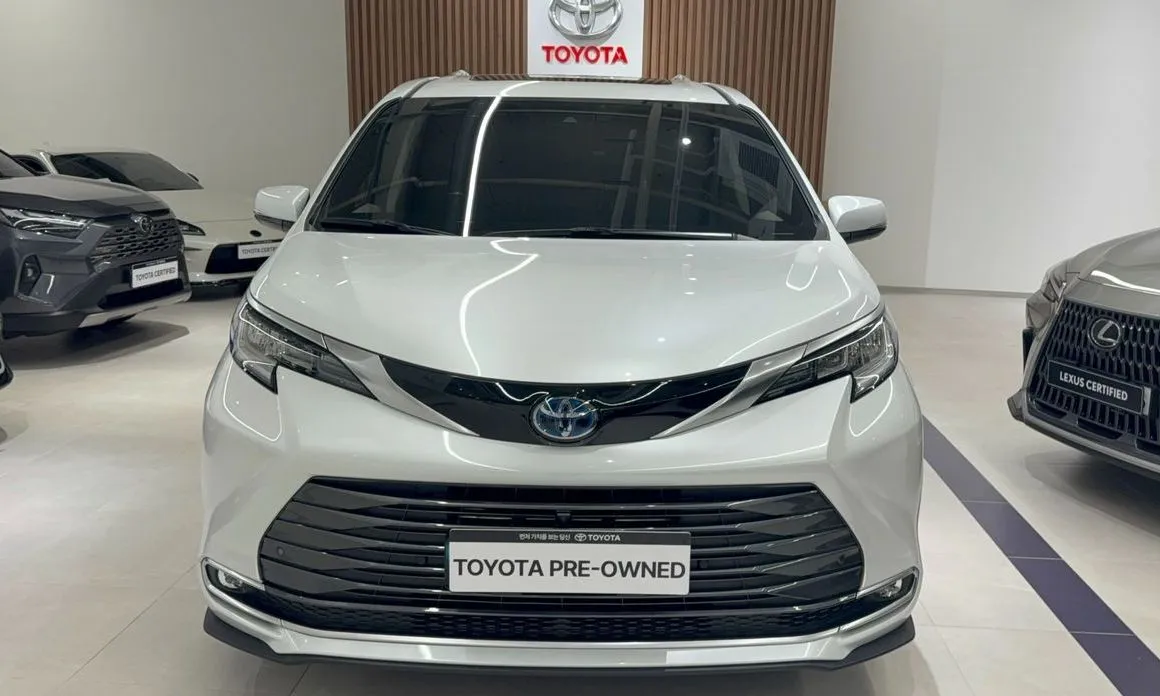 Toyota Sienna — фото 8
