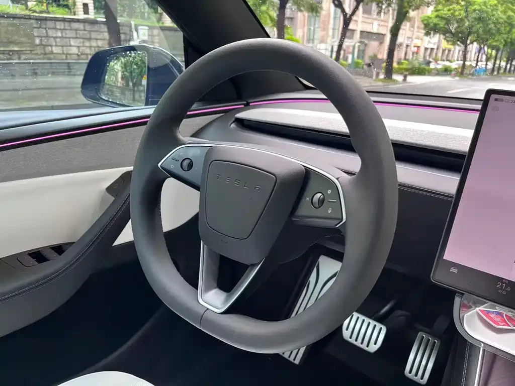 Tesla Model Y — фото 9