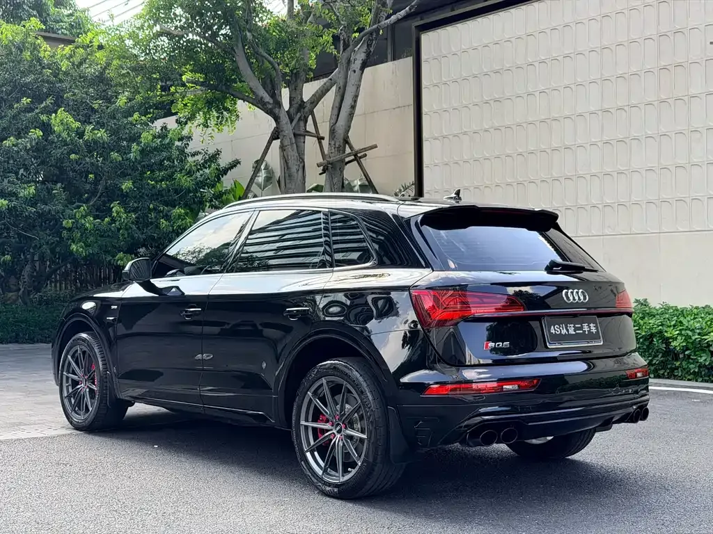 Audi Q5L — фото 9