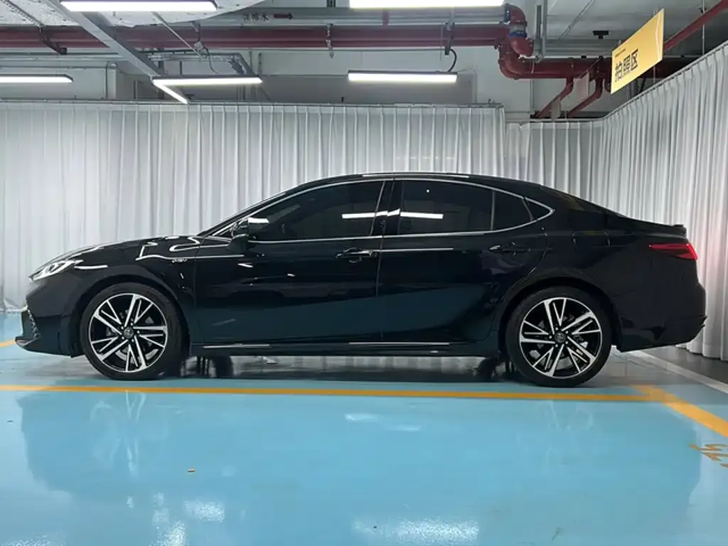 Toyota Camry — фото 7