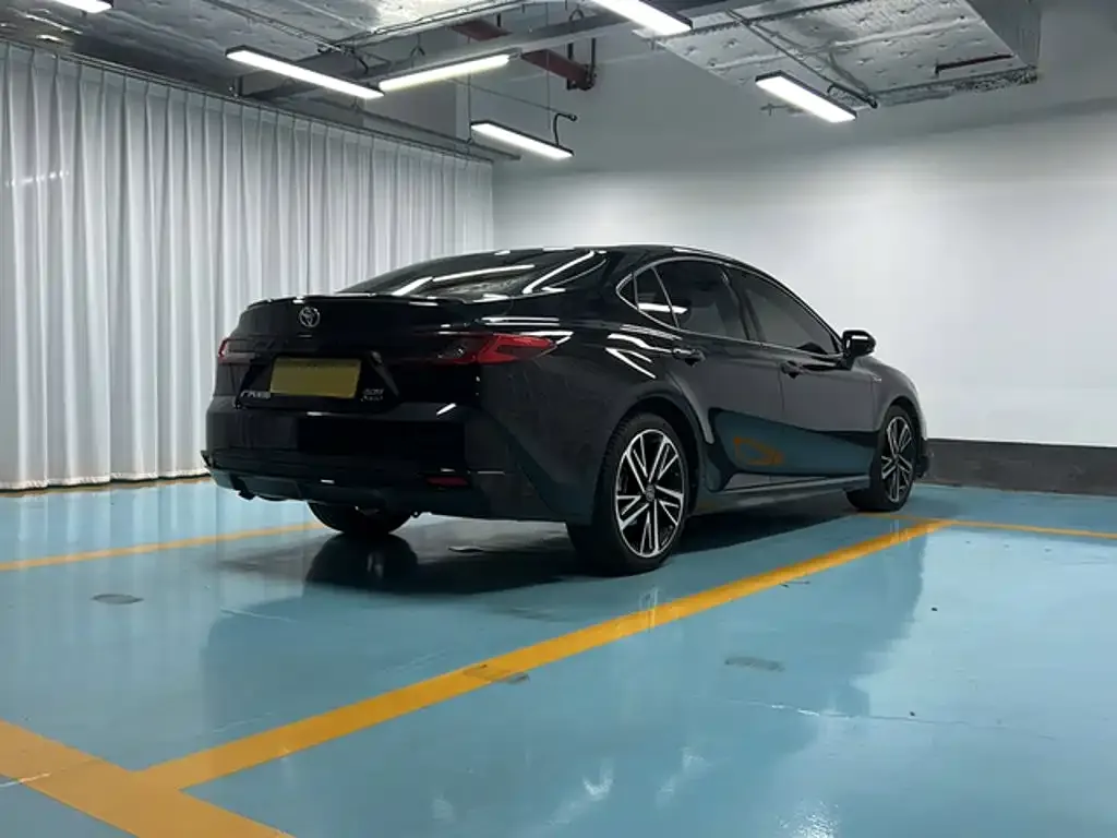 Toyota Camry — фото 5