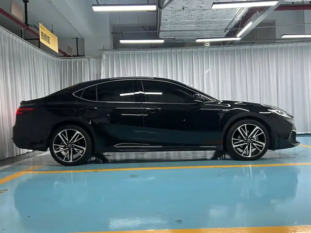 Toyota Camry — фото 10