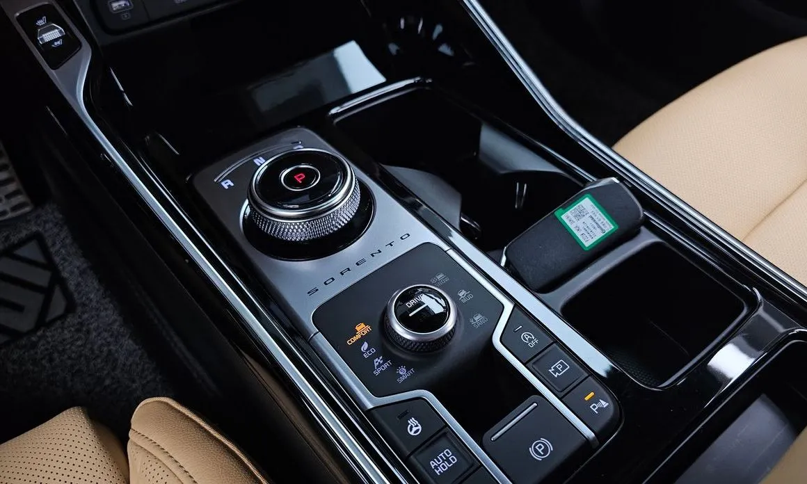 Kia Sorento — фото 7