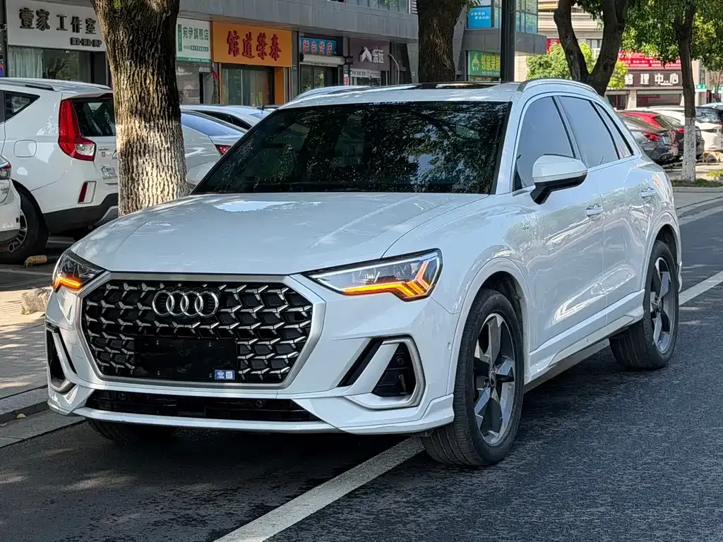Audi Q3 — фото 1