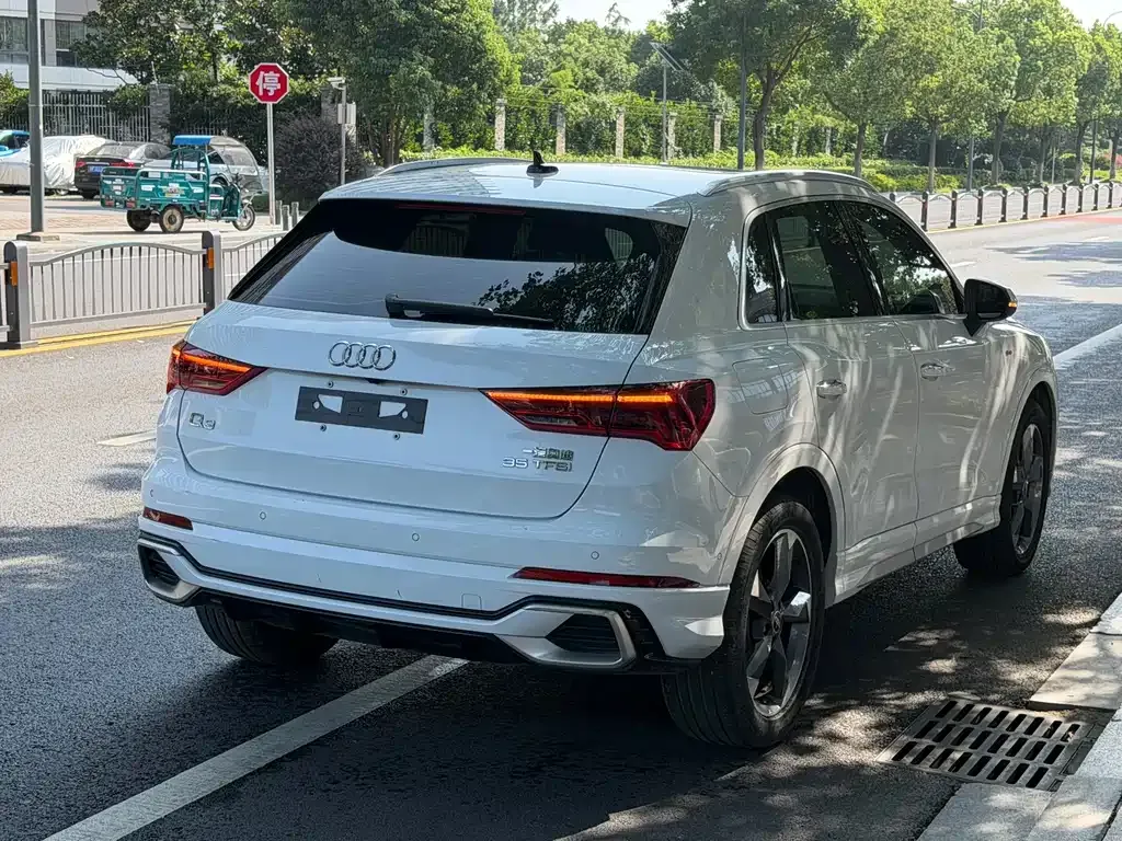 Audi Q3 — фото 10