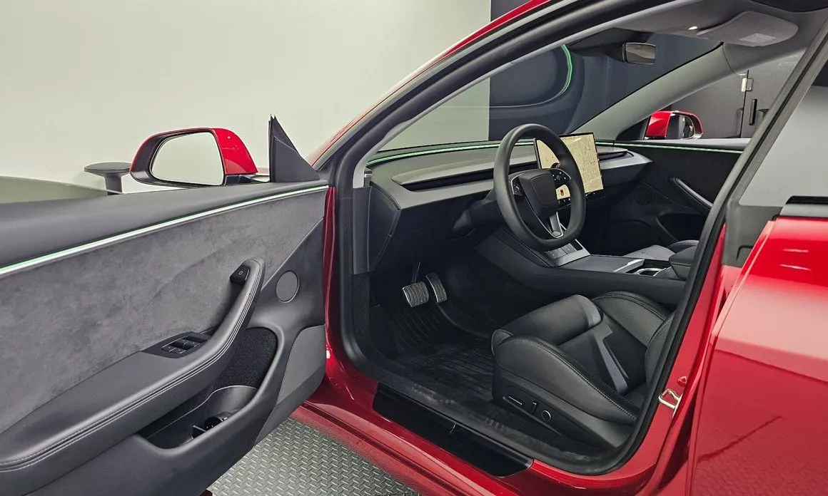 Tesla Model 3 2024 из KR, фото 7