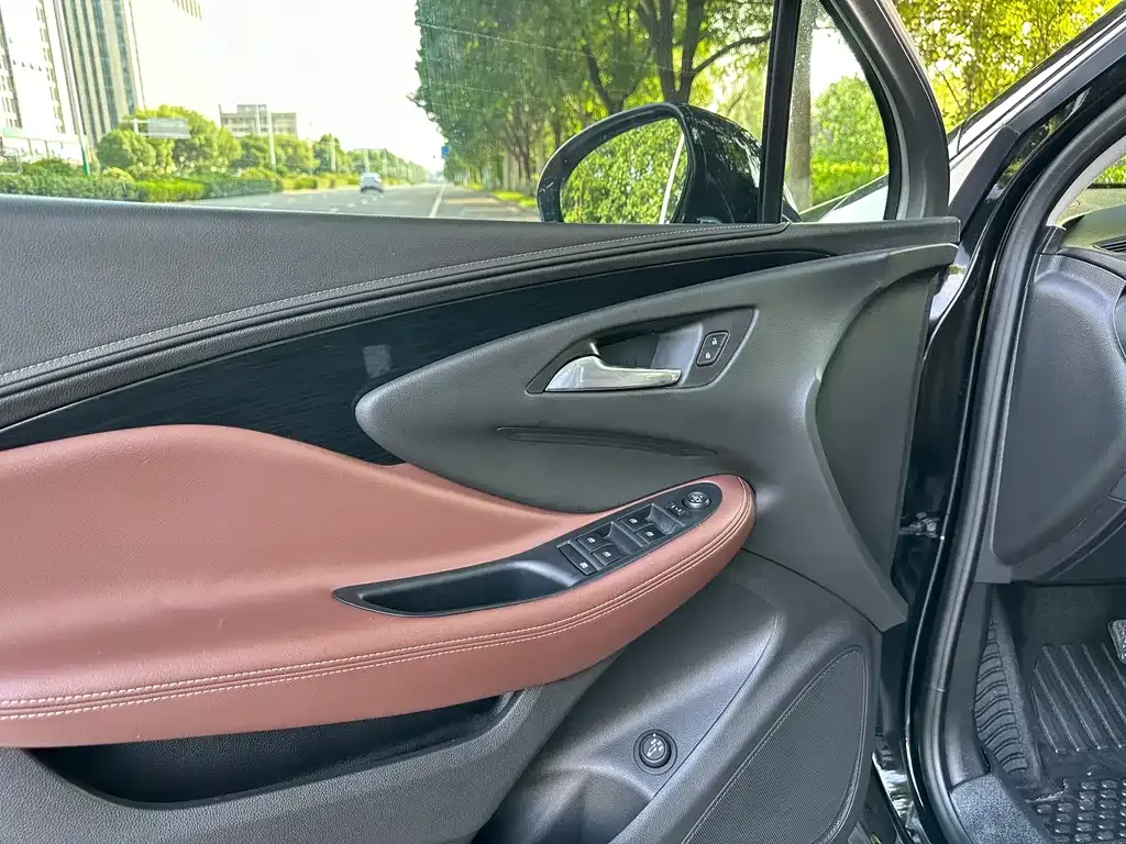 Buick Envision Plus — фото 10