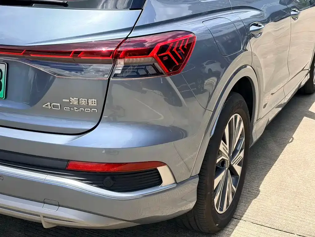 Audi Q4 e-tron — фото 4