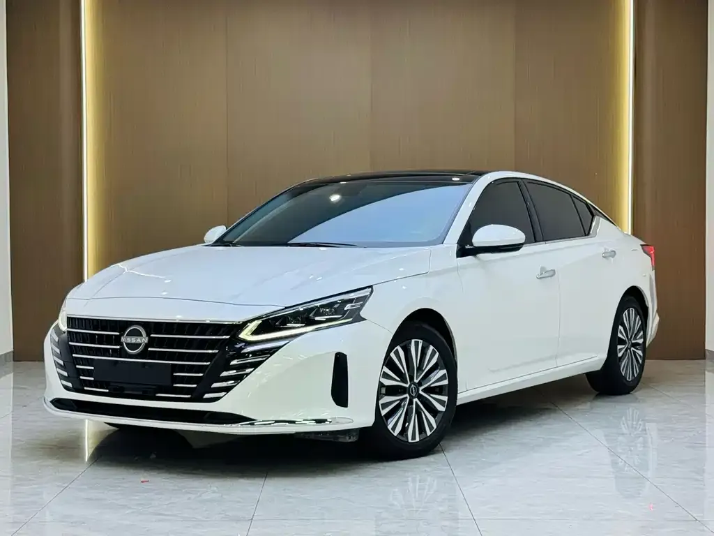 Nissan Teana — фото 1