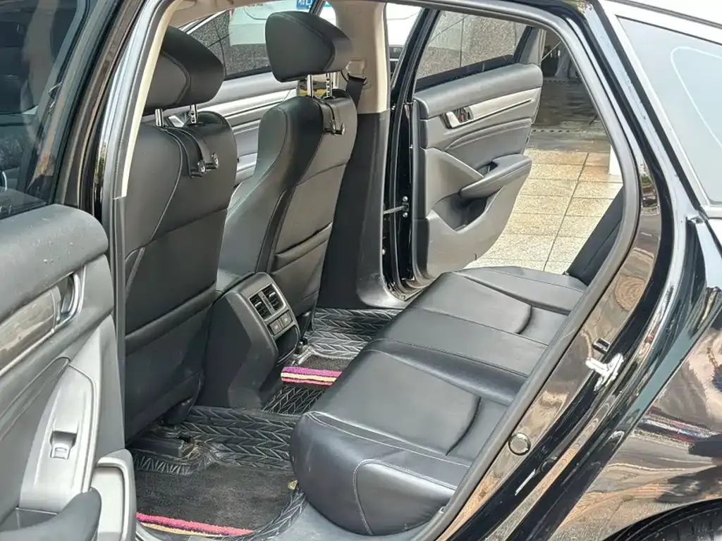 Honda Accord — фото 10