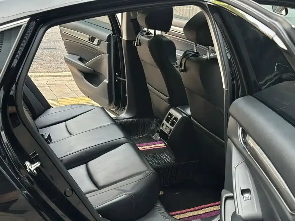 Honda Accord — фото 9