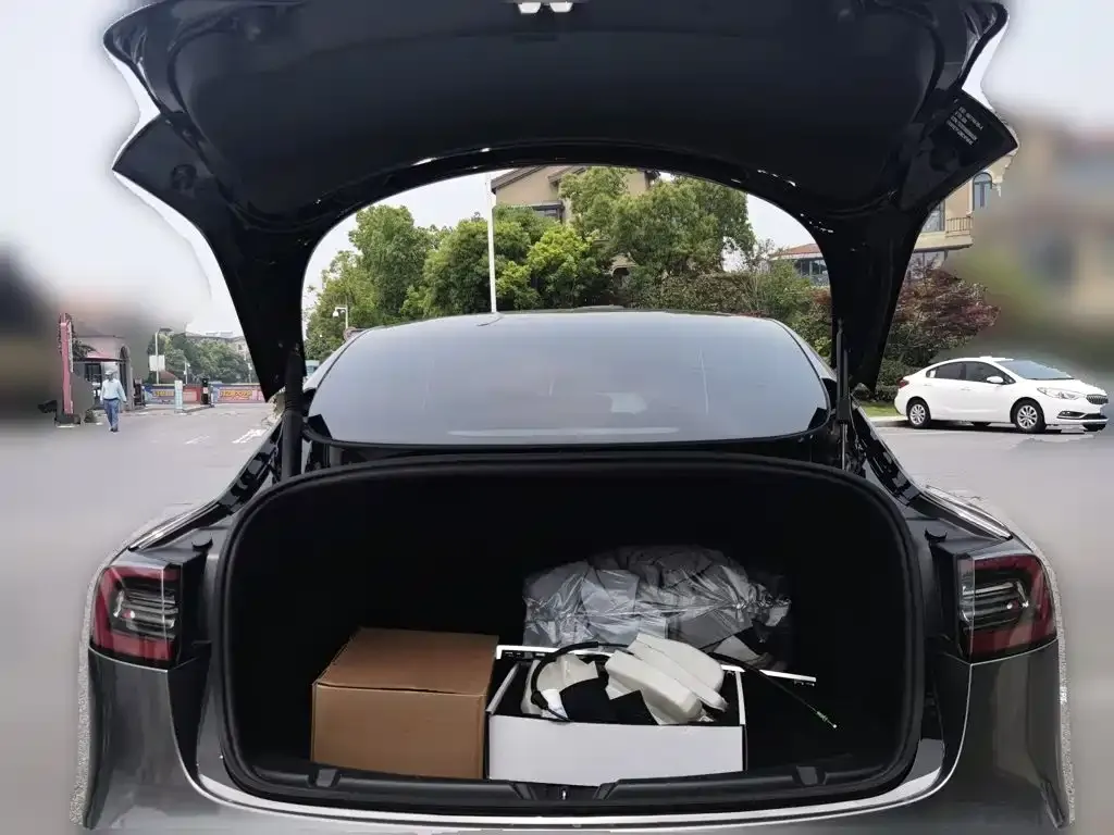 Tesla Model 3 — фото 9
