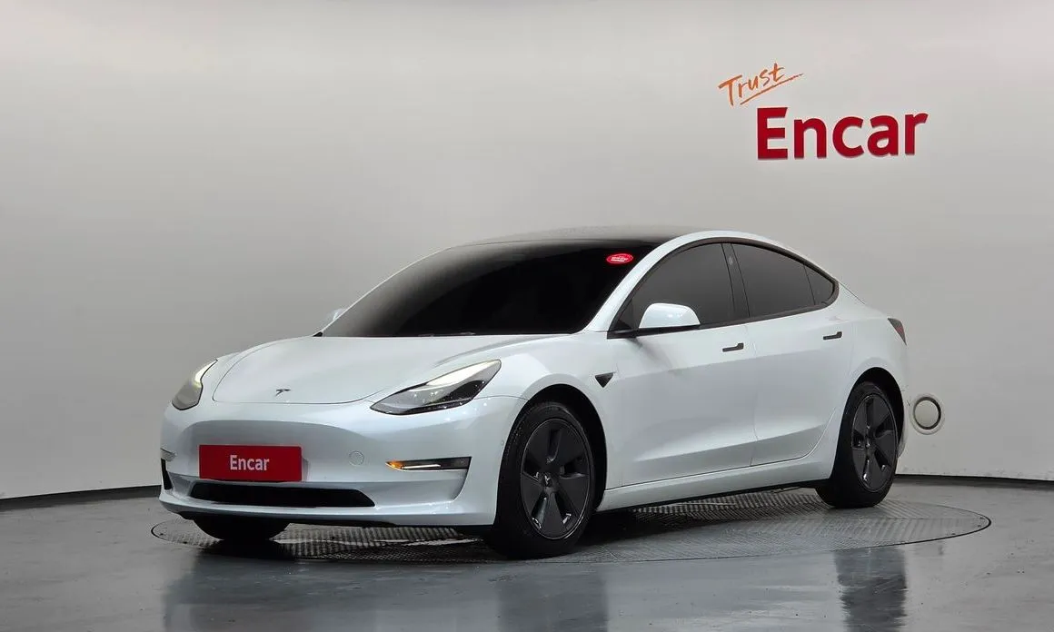 Tesla Model 3 — фото 1