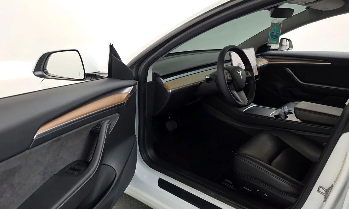 Tesla Model 3 — фото 10