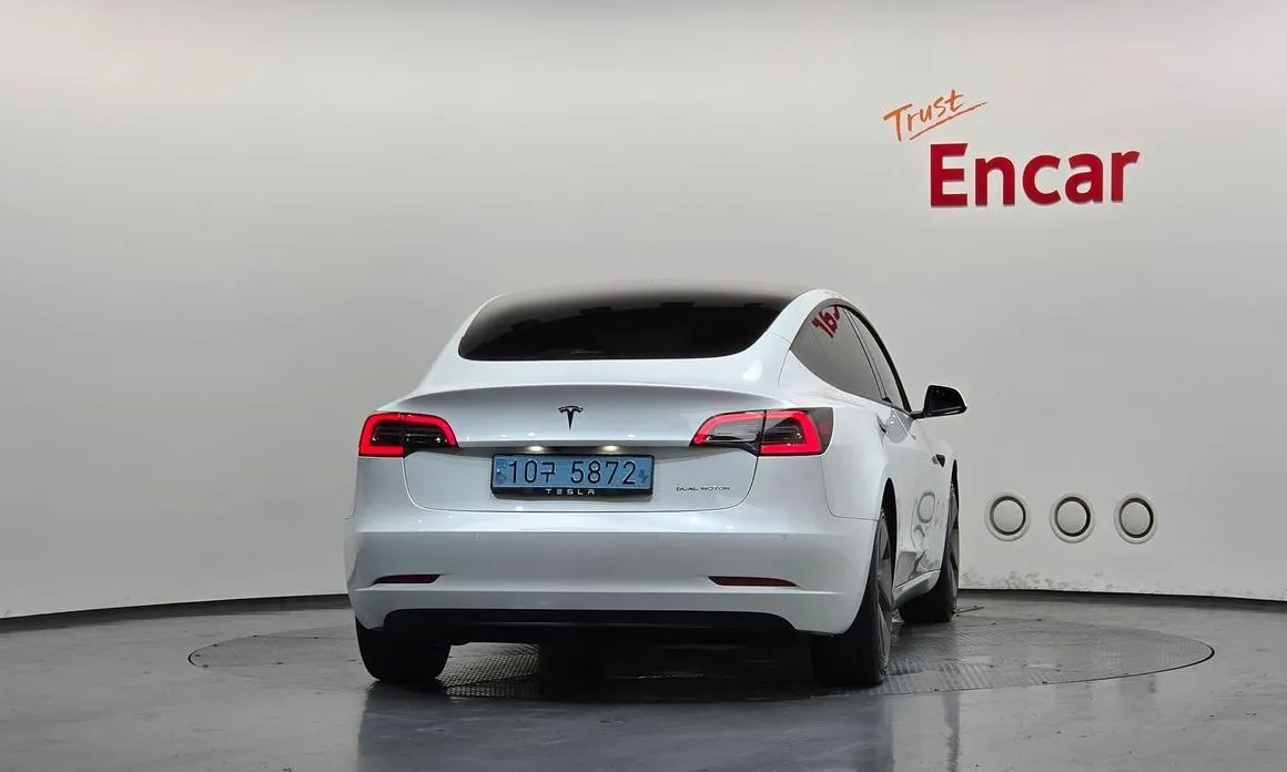 Tesla Model 3 — фото 2