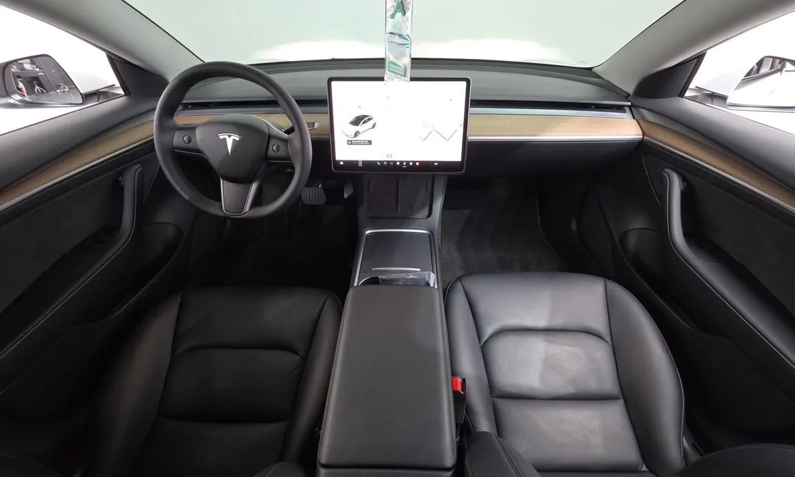 Tesla Model 3 — фото 3