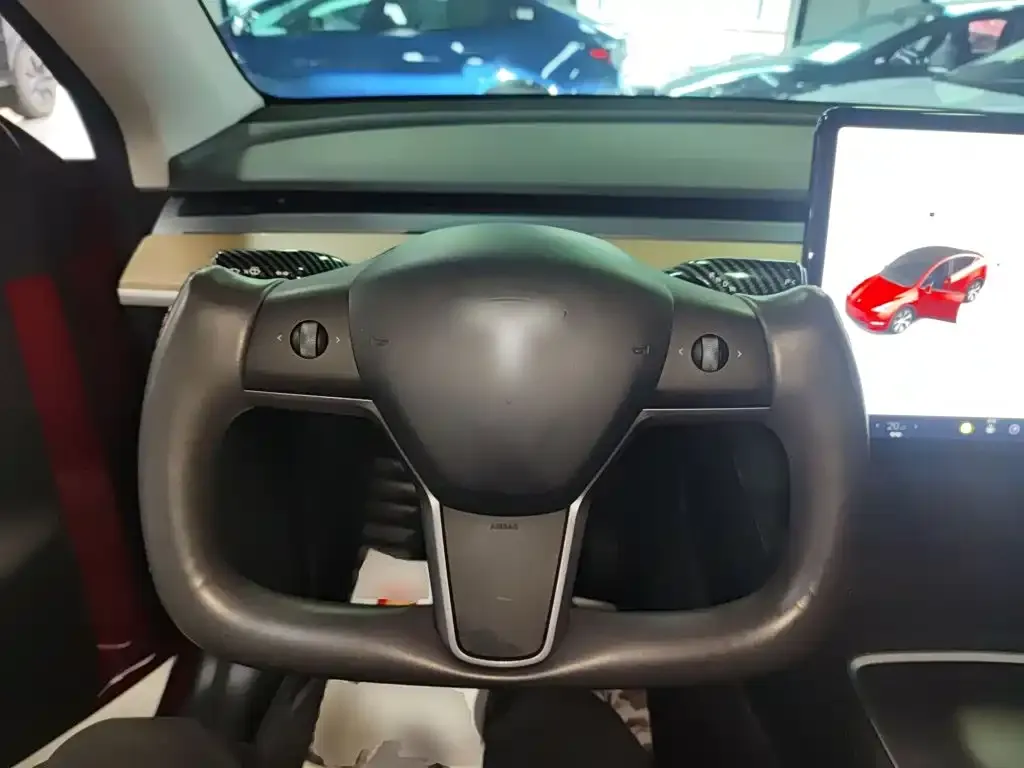 Tesla Model Y — фото 6