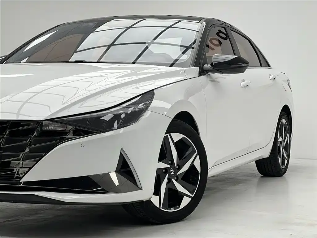 Hyundai Elantra — фото 7