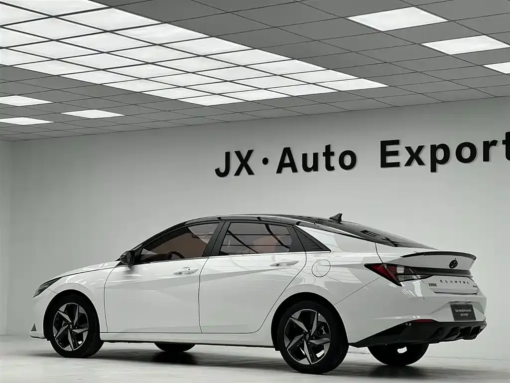 Hyundai Elantra — фото 9