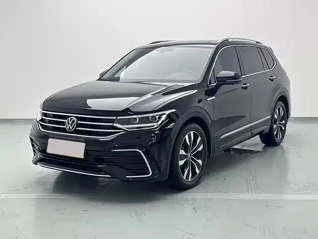 Volkswagen Tiguan L — фото 1