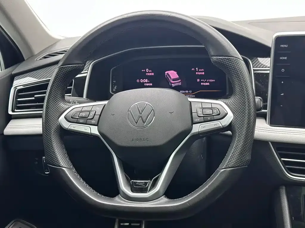 Volkswagen Tiguan L — фото 9