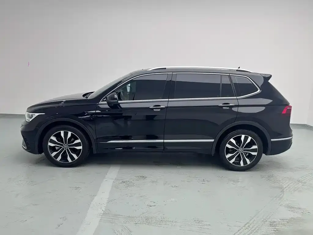Volkswagen Tiguan L — фото 8