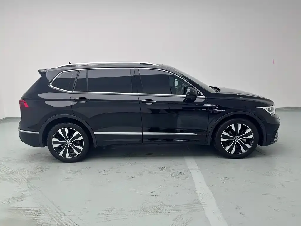 Volkswagen Tiguan L — фото 5