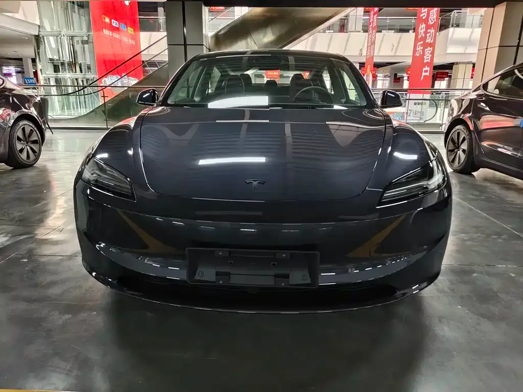 Tesla Model 3 — фото 9