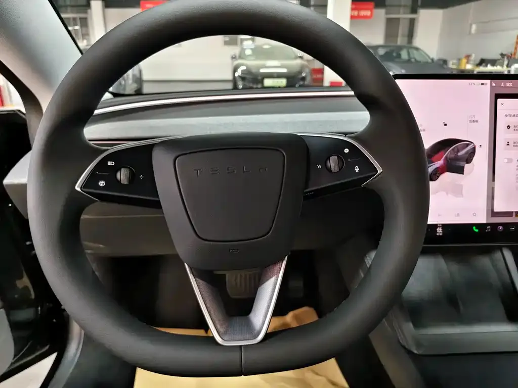 Tesla Model 3 — фото 3