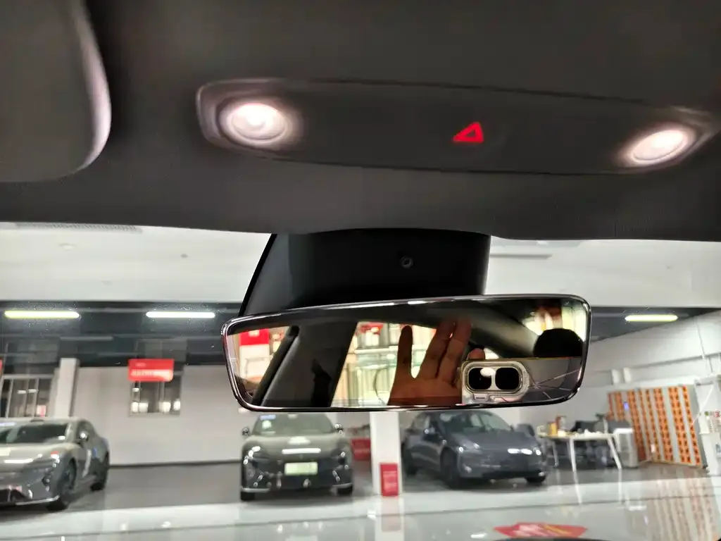 Tesla Model 3 — фото 6