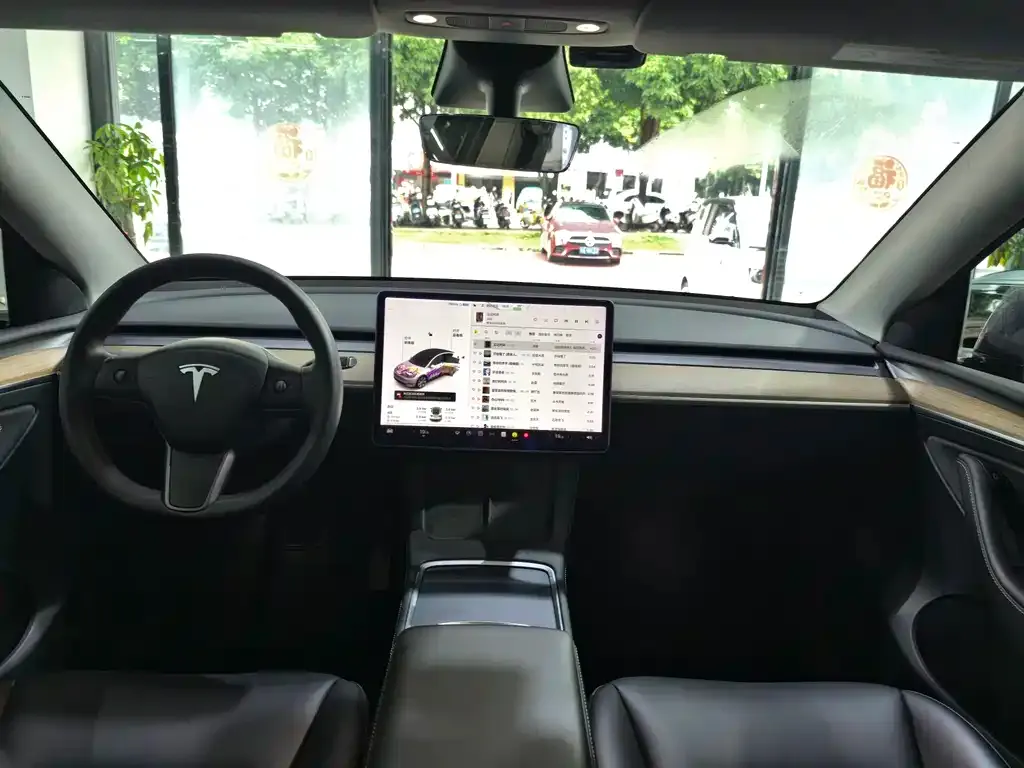Tesla Model Y — фото 5