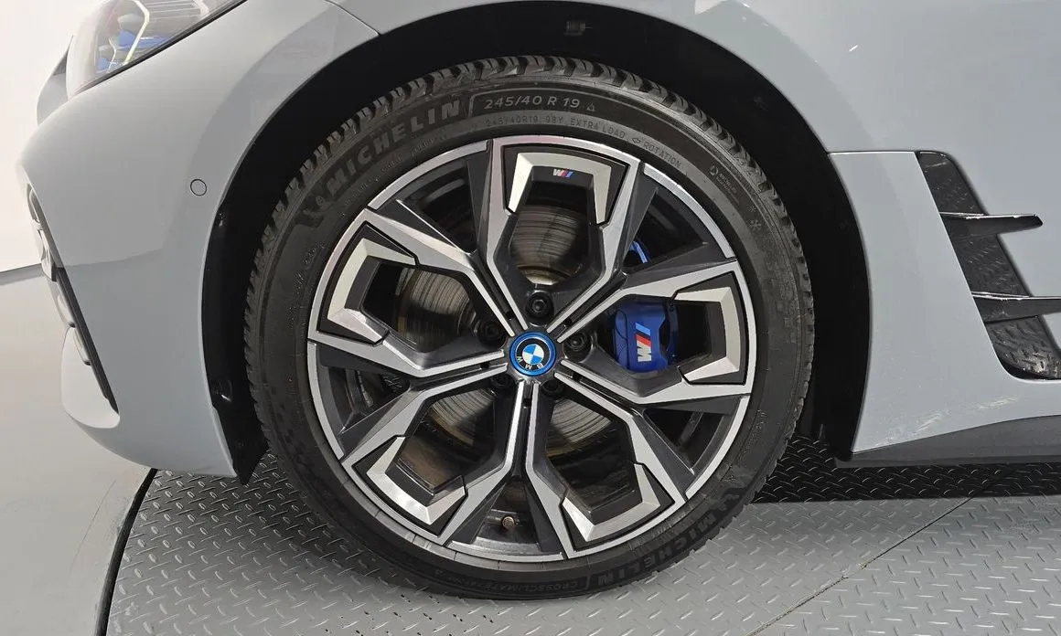 BMW i4 — фото 5