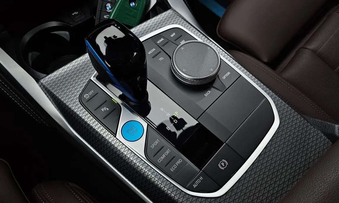 BMW i4 — фото 4