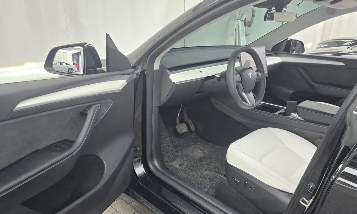 Tesla Model Y — фото 10