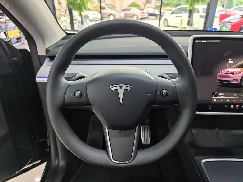 Tesla Model Y — фото 3