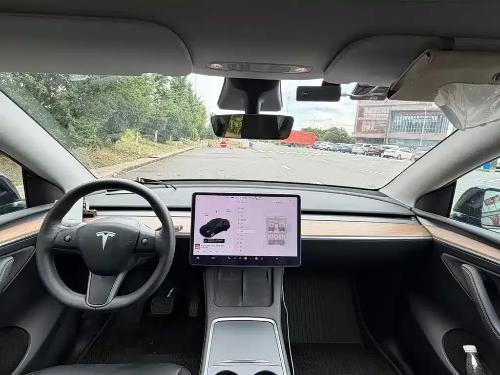 Tesla Model Y — фото 6