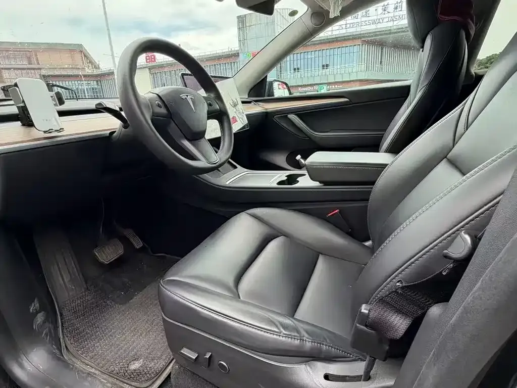 Tesla Model Y — фото 2