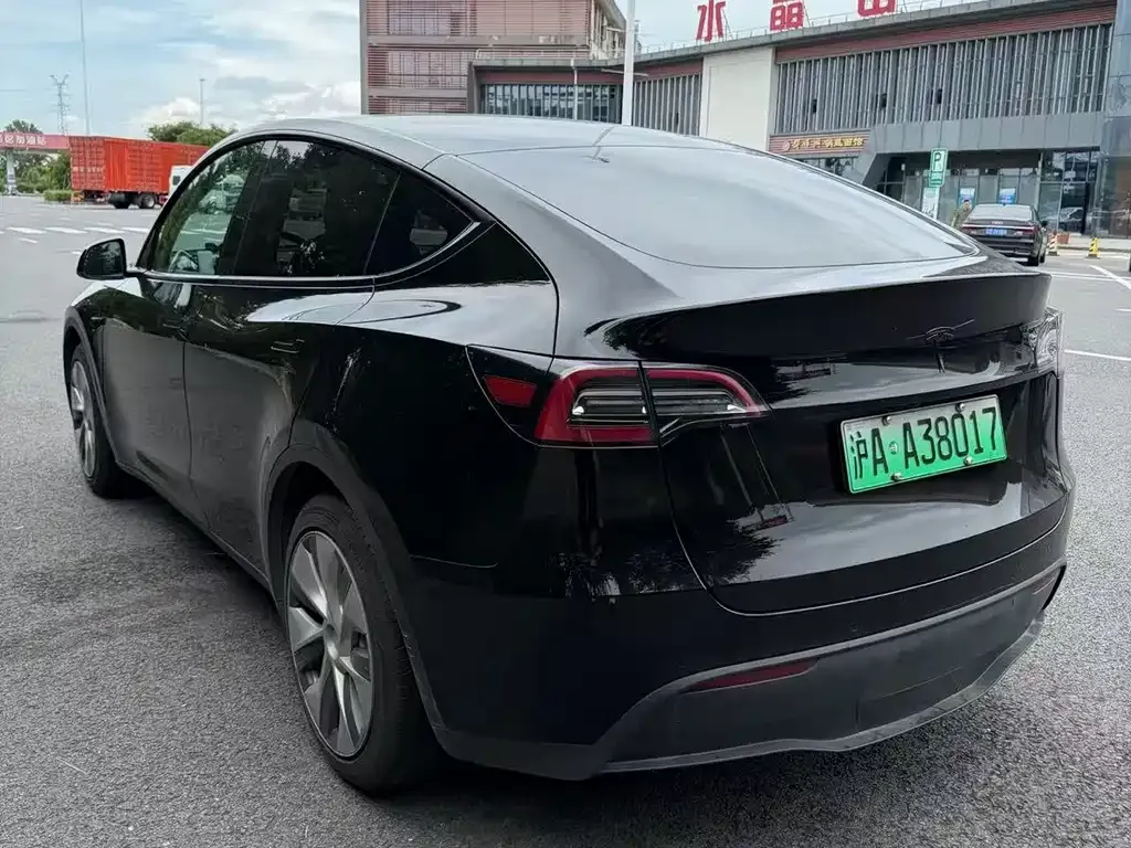 Tesla Model Y — фото 5