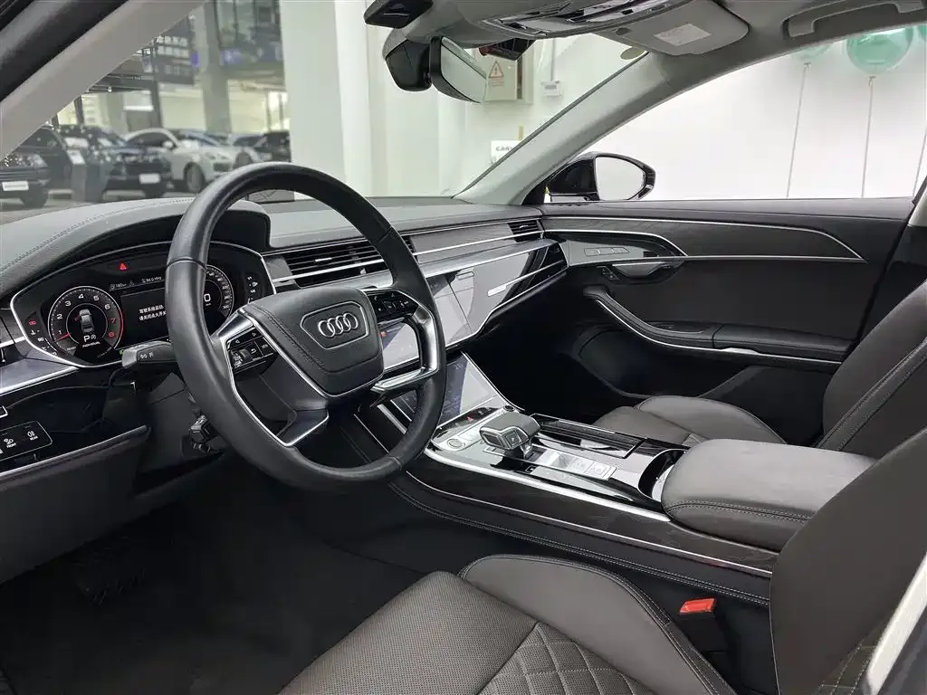 Audi A8 — фото 8