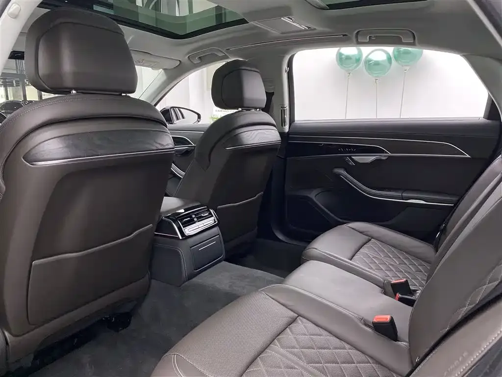 Audi A8 — фото 10