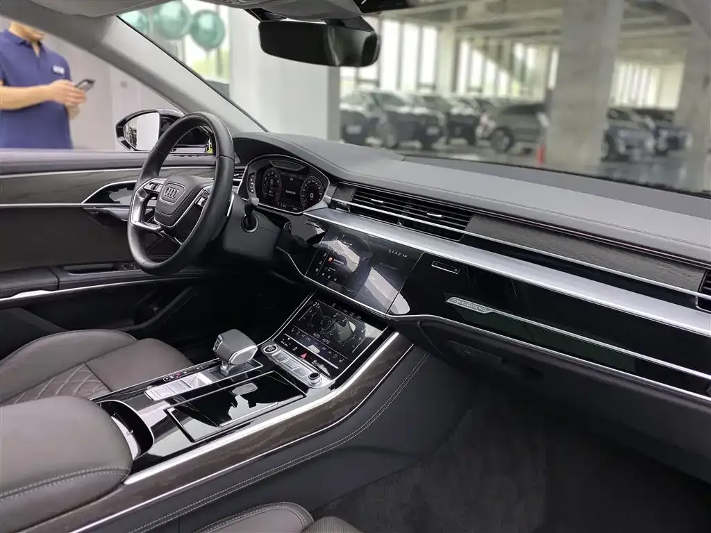 Audi A8 — фото 3