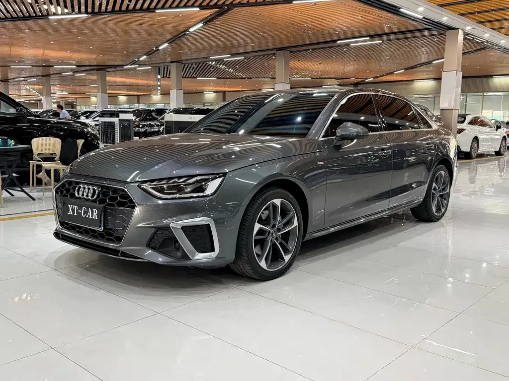Audi A4L — фото 1