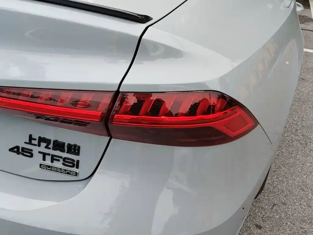 Audi A7L — фото 8
