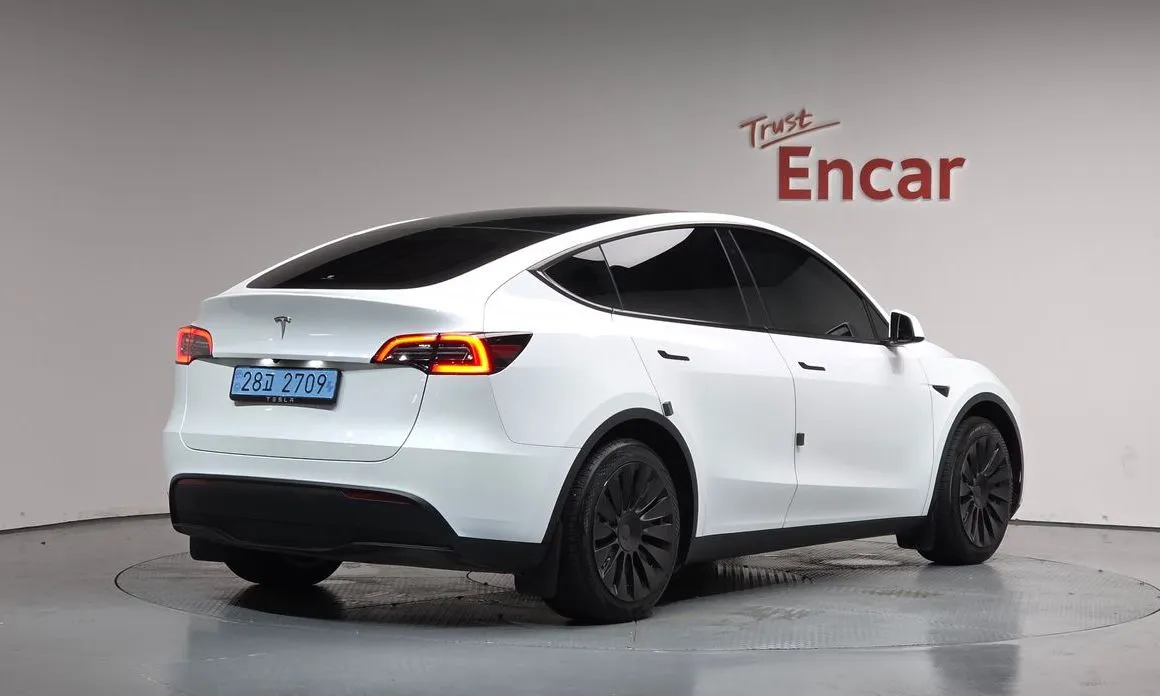 Tesla Model Y — фото 8