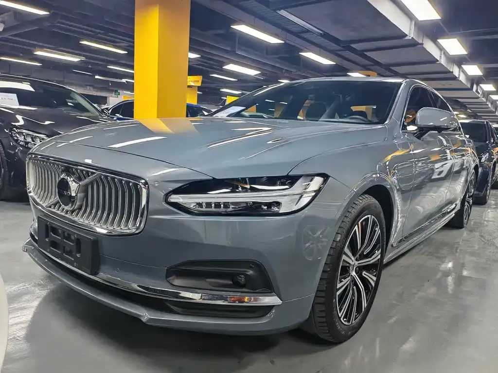 Volvo S90 — фото 1