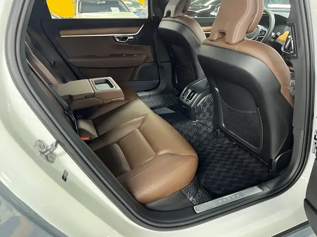 Volvo S90 — фото 10