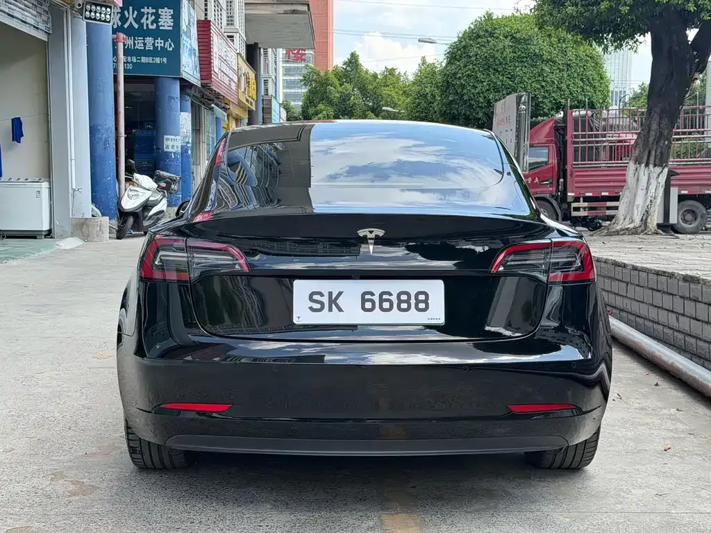 Tesla Model 3 — фото 7