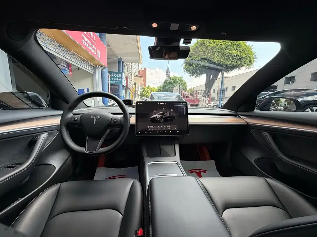 Tesla Model 3 — фото 4