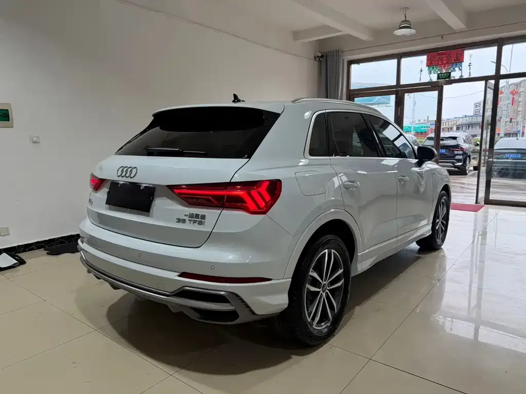 Audi Q3 — фото 10