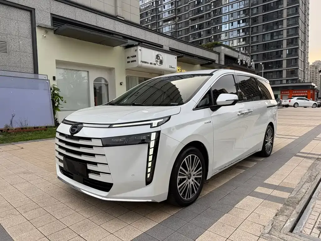 GAC Motor 传祺E8 PHEV — фото 1